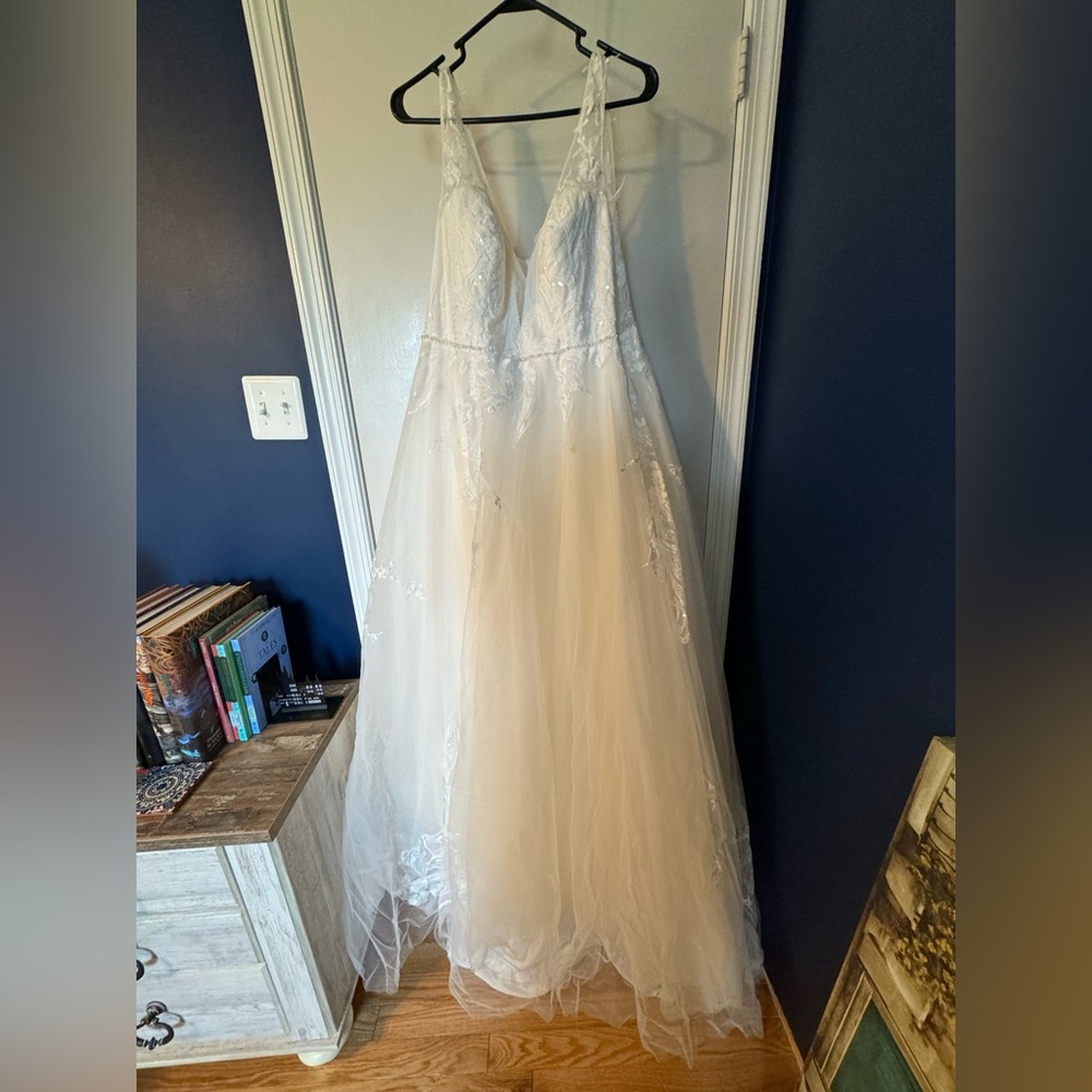 Azazie Evangeline Wedding Dress, Size 18
